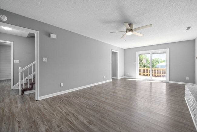 Building Photo - 830 Iris Ln