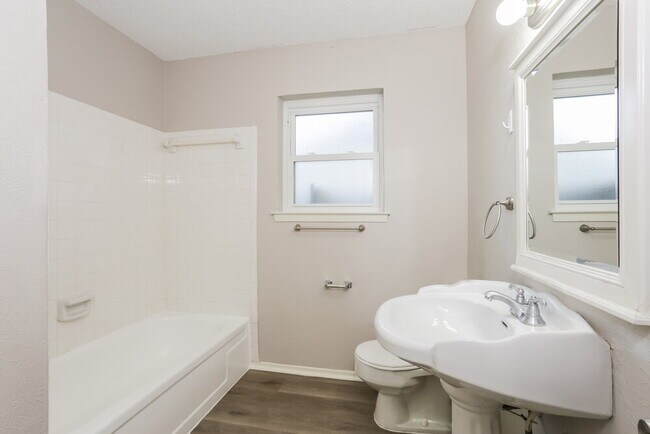 Building Photo - 1307 Columbine Ct