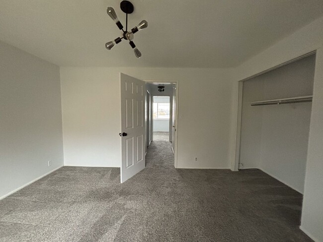 Building Photo - Willow Tree Condo For Rent - Amazing Locat...