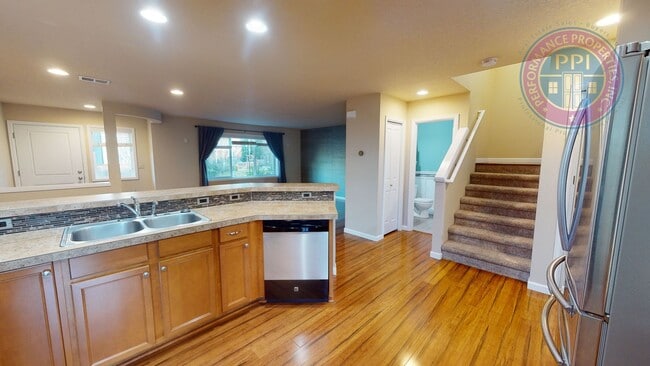 Building Photo - Beaverton - Stylish, Light & Bright, Close To Nike & Intel