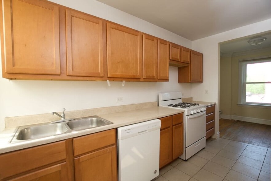 Building Photo - 808 Green Bay Rd