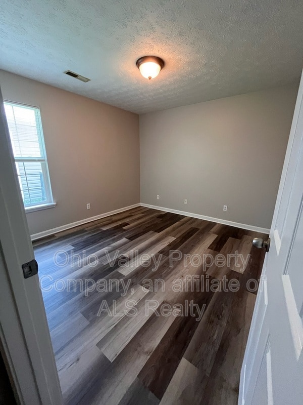Building Photo - 7097 Columbia Ave