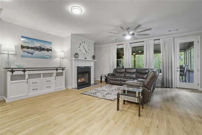 Building Photo - 421 Retreat Ln