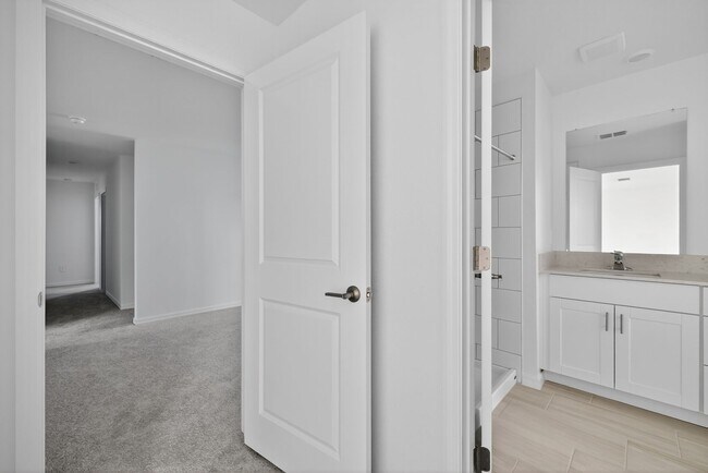 Building Photo - Brand New 6-Bed Available Now!