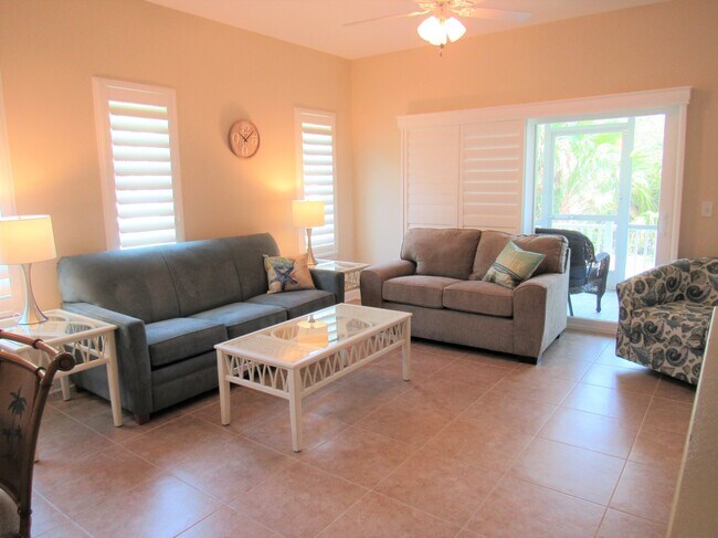 Building Photo - 468 Bouchelle Dr