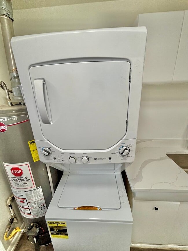 Building Photo - Available Now! Sunlit, Bright & Inviting University District Bungalow featuring Garage Parking an...