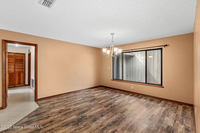 Building Photo - 1387 Gleneagles Ct