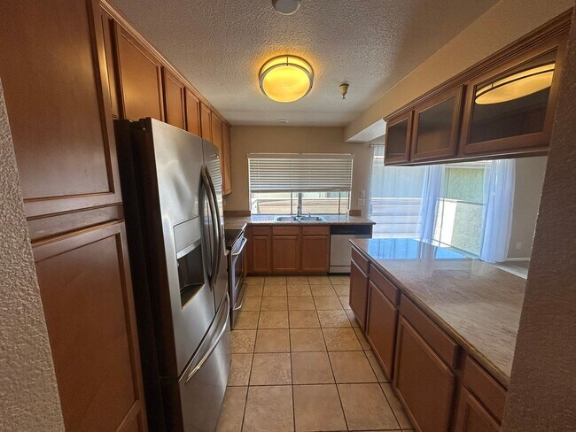 Building Photo - 615 Fredricks Ave