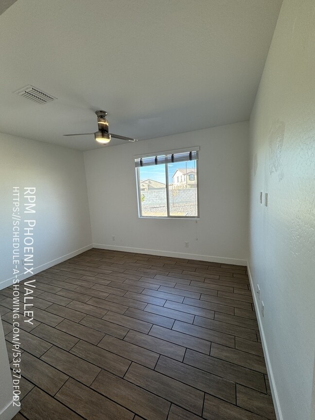 Building Photo - Luxury 4 bed / 3 bath home in Goodyear!