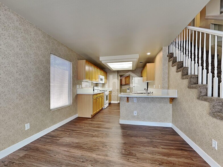 Building Photo - 8713 Sandringham Ave