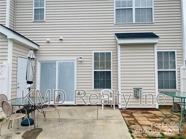 Building Photo - 7549 Bluff Point Ln