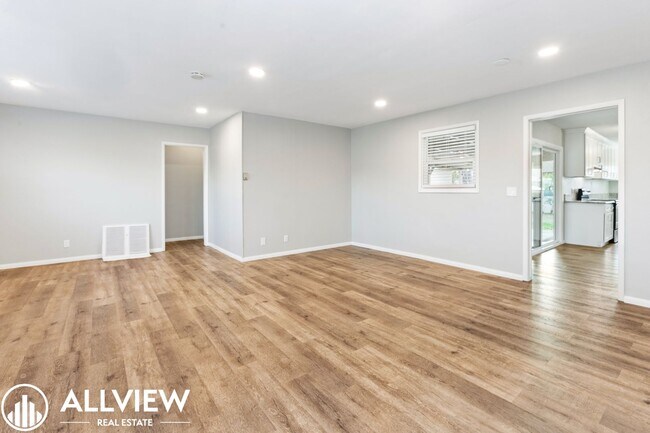 Building Photo - *NEW MOVE-IN SPECIAL | $1000 OFF FIRST MON...