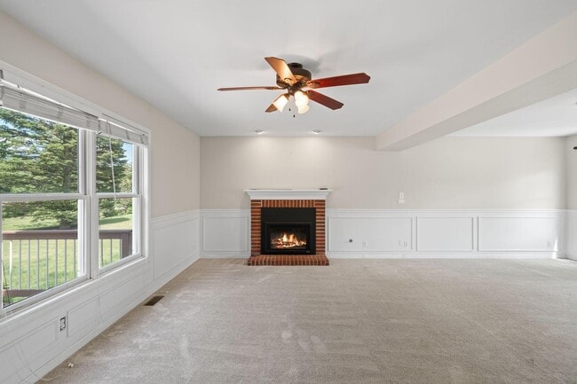 Building Photo - 406 Lakewood Dr
