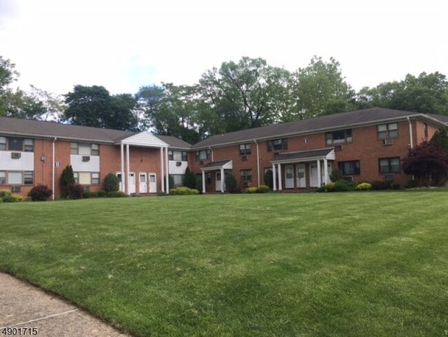 Building Photo - 9 Colonial Dr