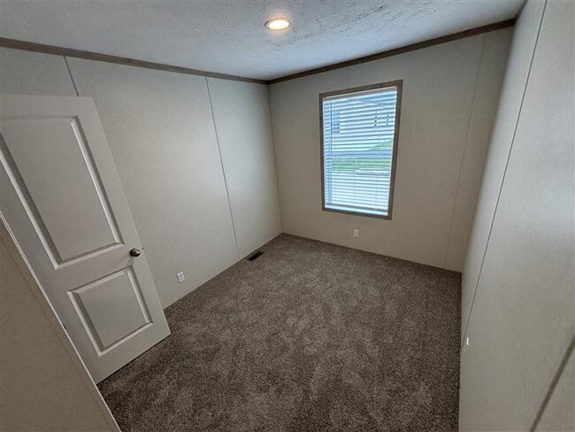 Building Photo - 30 Bradley Ln