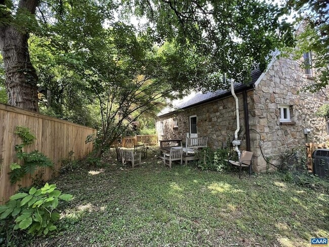 Building Photo - 1814 Rugby Pl