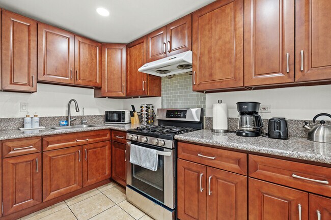 Building Photo - Fully Furnished 2BR Home w/ Private Entry ...