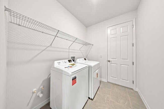 Building Photo - 5342 SW 71st Ave