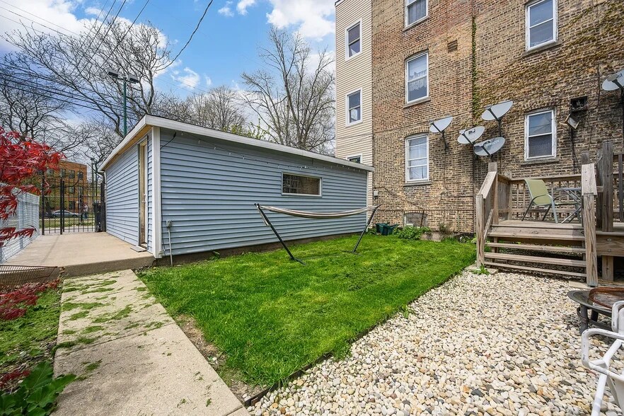 Building Photo - 3244 N Hamlin Ave