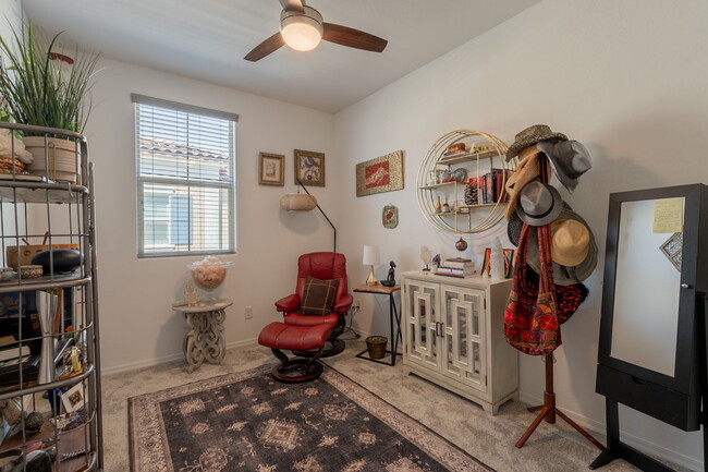 Building Photo - 2629 S Equestrian Dr