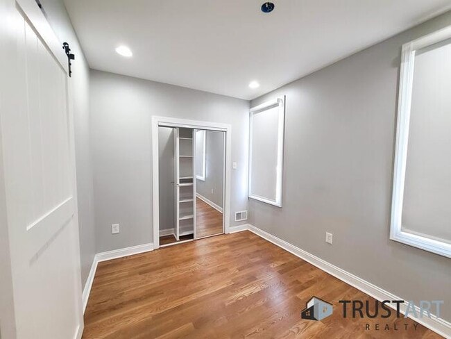 Building Photo - 3 bedroom/2 bath House in Brewerytown, Phi...