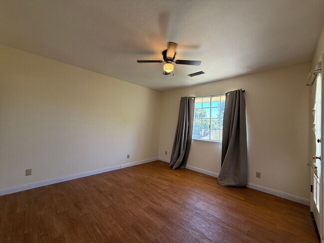 Building Photo - Stunning three-story home located in the c...