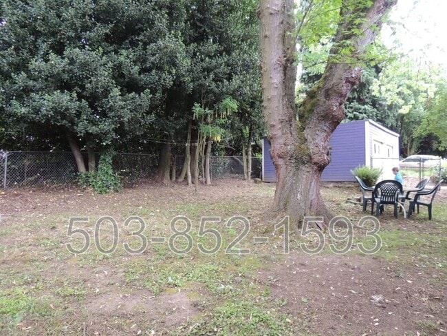 Building Photo - 122 SE 60th Ave