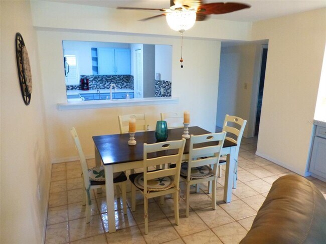 Building Photo - 5557 Sea Forest Dr