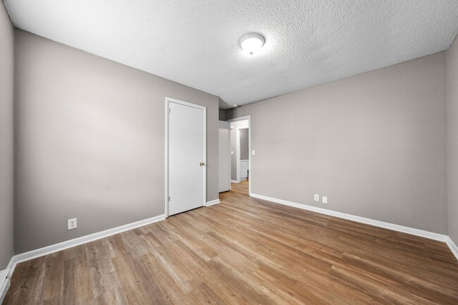 Building Photo - 3 Bedroom Pet Friendly Home For Rent Close To Post!