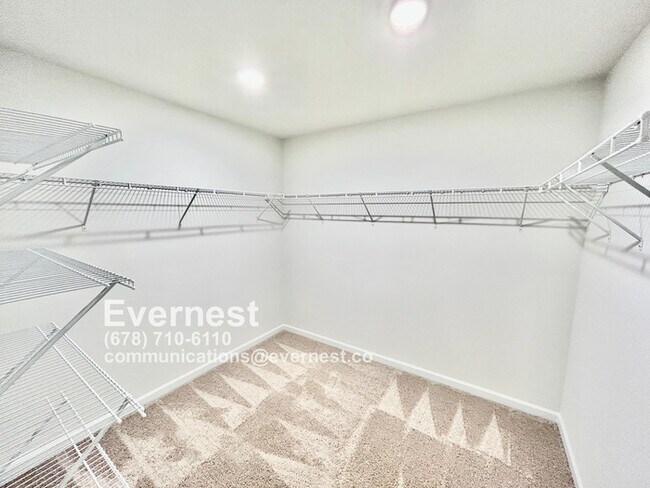 Building Photo - 3-Bedroom Home with Large Lawn and Ideal L...