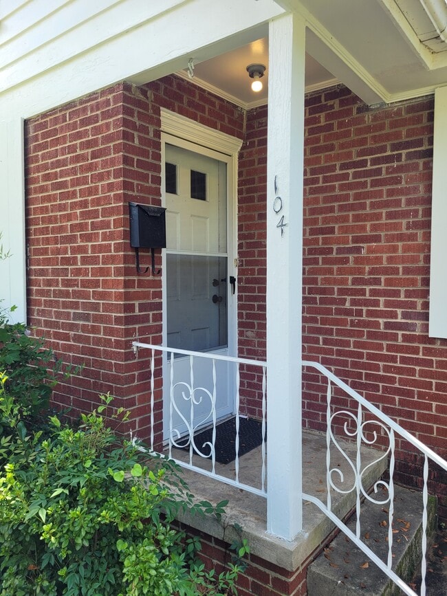 Primary Photo - 104 Summerlea Dr