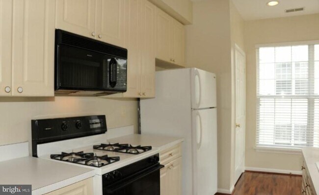 Building Photo - 5928 Founders Crossing Ct