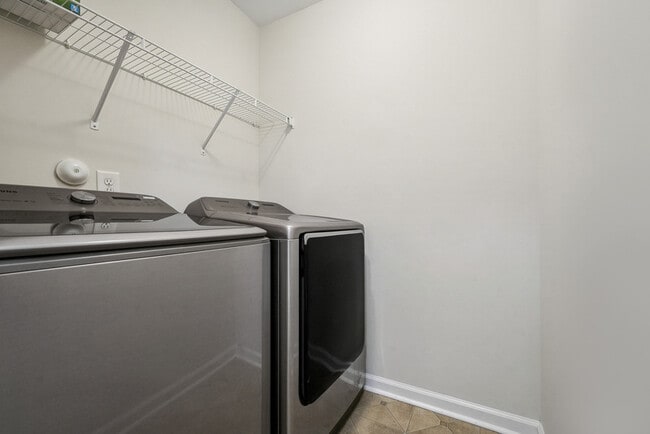 Building Photo - 7811 River Field Dr