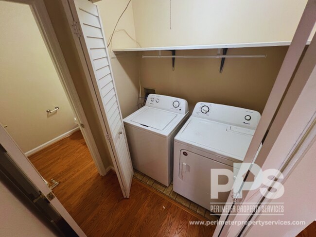 Building Photo - 2950 Lexington Trace Dr