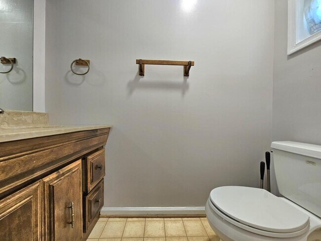 Building Photo - 8561 Southlawn Ct