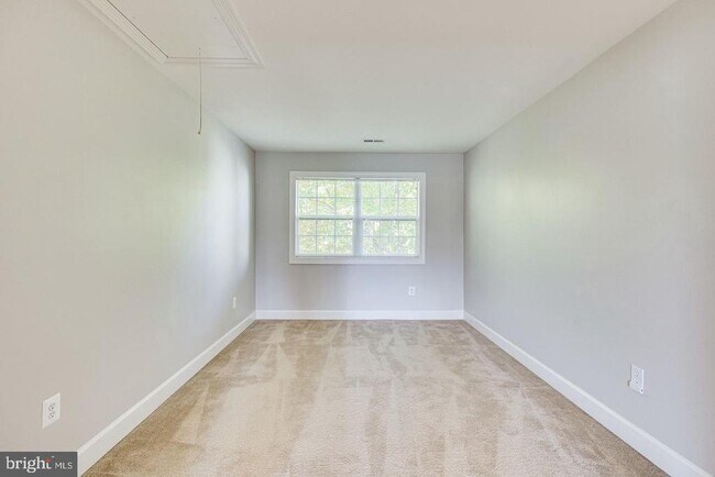 Building Photo - 1168 Taji Ct