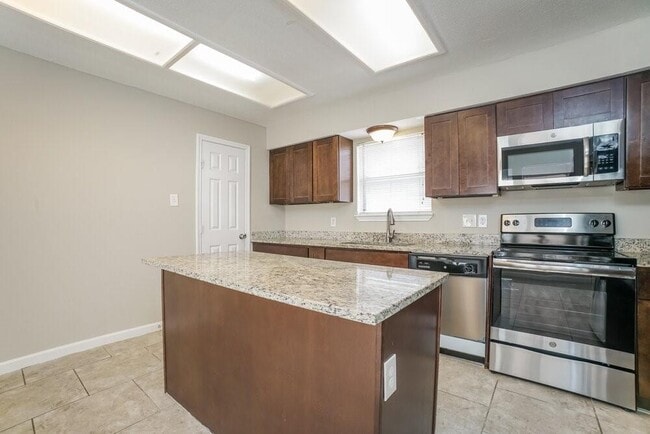 Building Photo - 7659 Athlone Dr
