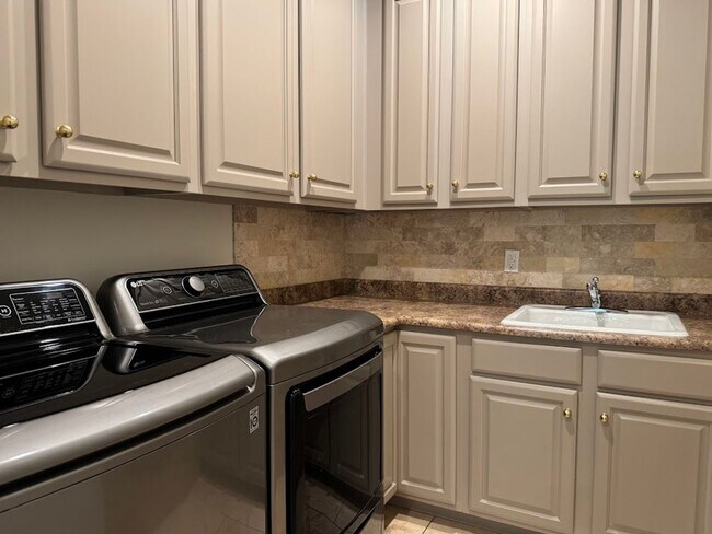 Building Photo - Resort-Style Phoenix Home with Pool, Outdo...