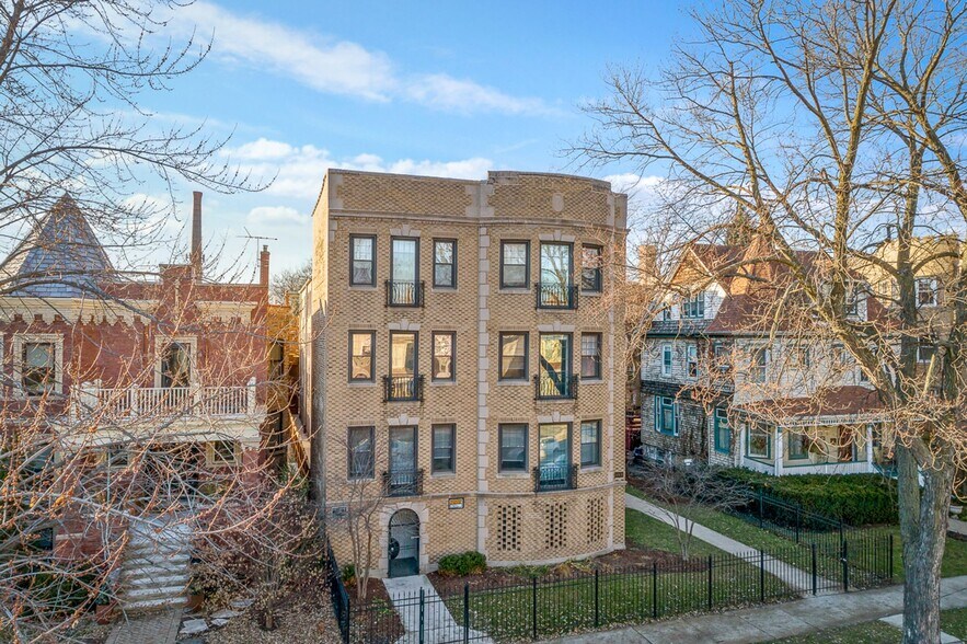 Building Photo - 4806 N Paulina St