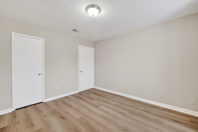 Building Photo - 4742 Tain Dr