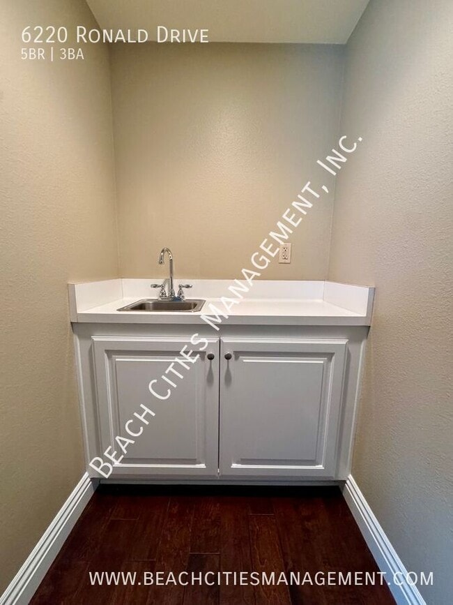 Building Photo - 6220 Ronald Dr