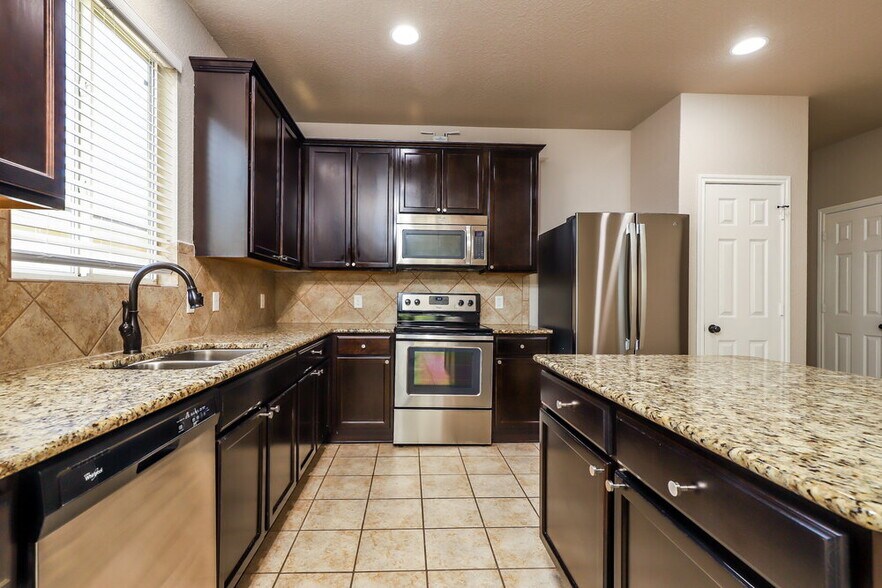 Building Photo - 659 Trinity Meadow