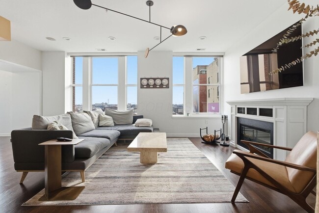 Building Photo - 145 N High St