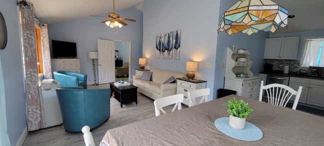 Building Photo - 5 Birch Ln