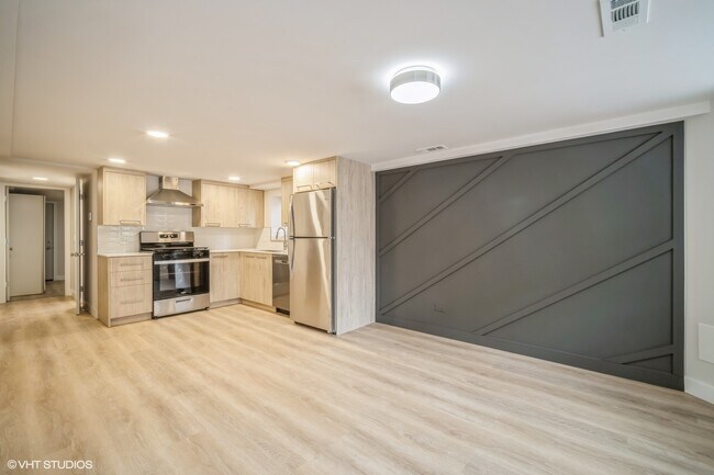 Building Photo - 841 N Mozart St
