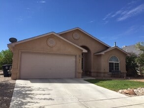 Building Photo - 3 Bedroom, 2 Bathroom Home near Unser & La...