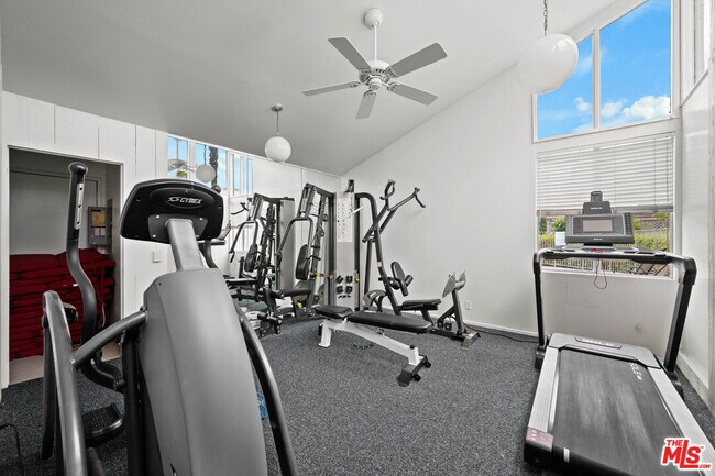 Building Photo - 17088 Palisades Cir