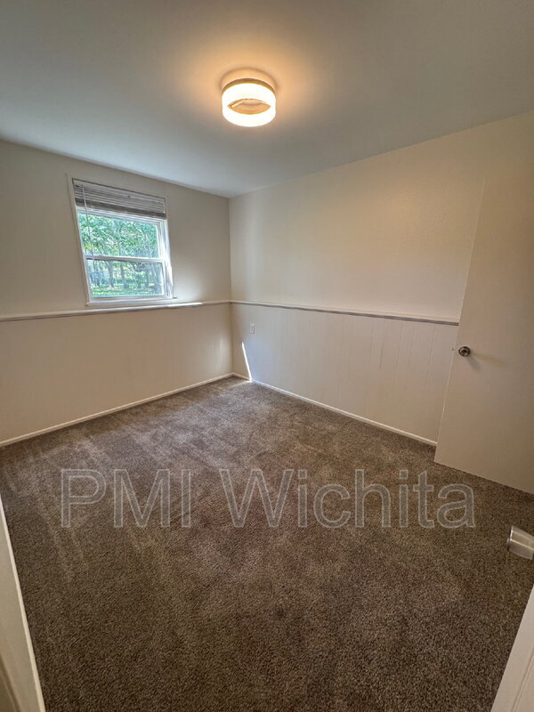 Building Photo - 721 N Dougherty Ave