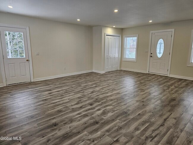 Building Photo - 489 Grooms Rd