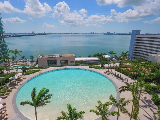 Building Photo - 480 NE 31st St